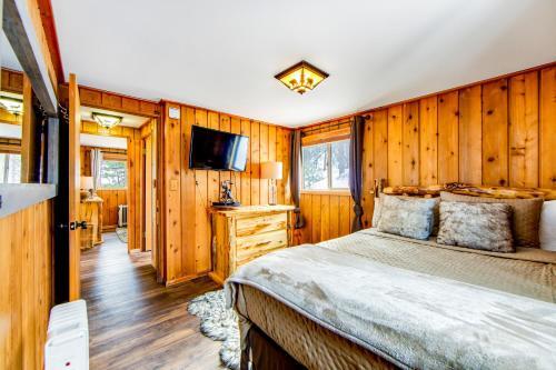 Black Raven Cabin
