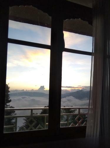 Sherpa Residency And Farmhouse