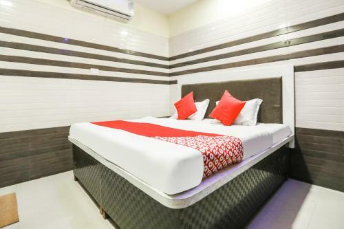 Vaccinated Staff - Oyo 71693 Starlight Hotel