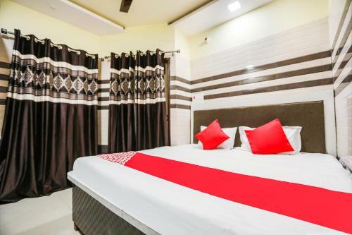 Vaccinated Staff - Oyo 71693 Starlight Hotel