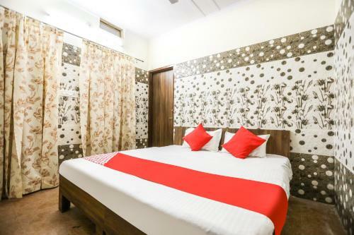 Vaccinated Staff - Oyo 71693 Starlight Hotel