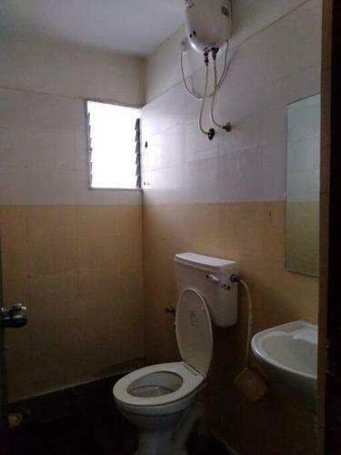 Entire 2 Bedroom Hall Kitchen Apartment Non Air Conditioned