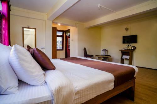 Hotel Magpie Mall Road Residency (Mg Marg)