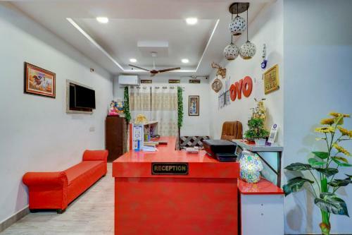 Oyo 82347 Hotel Silver Ray