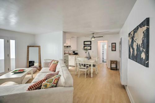 Sunny West Coast Apartment 7 Mi To Beaches!