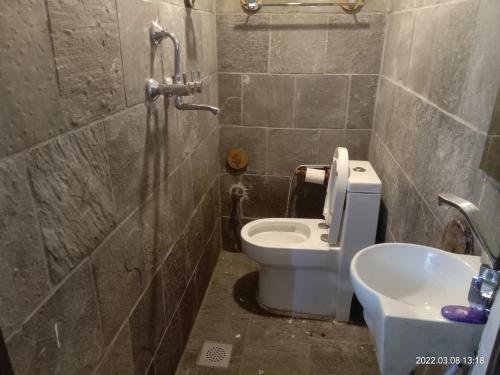 Hotel 7 Km Hill Station Resort