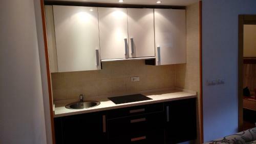 Apartamento Estudio Y Garaje En Zona Baja