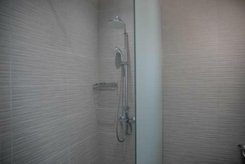 Modern One Bedroom Apartment At Great Location