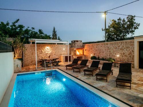 Dalmatian Villa Castello Coza With Pool, Vinjerac