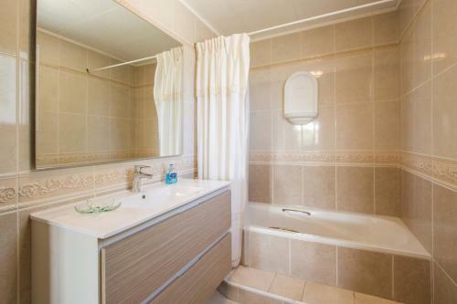 Villa Graham Holiday Rentals - Montgo