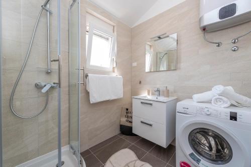 Luxury Apartments - La Vir 1 & 2