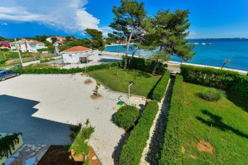 Apartments By The Sea Vir - 18590