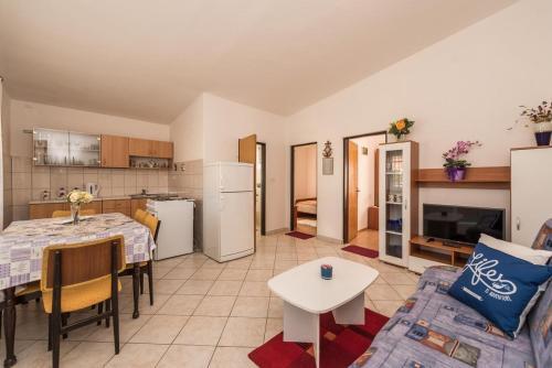 Apartments By The Sea Vir - 18516