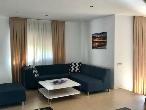 Luxurious Villa. Pr�vate Pool, Padel Court. Subway