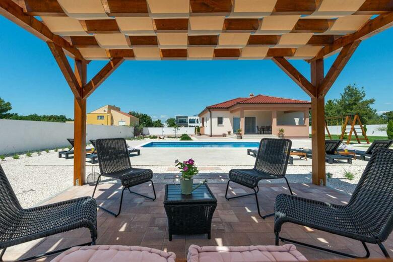 4* Villa First Hill With Heated Pool, Zaton