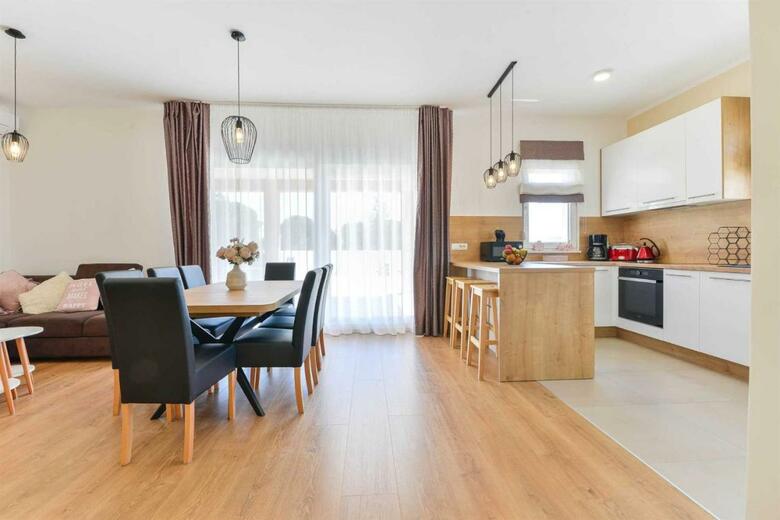 4* Villa First Hill With Heated Pool, Zaton