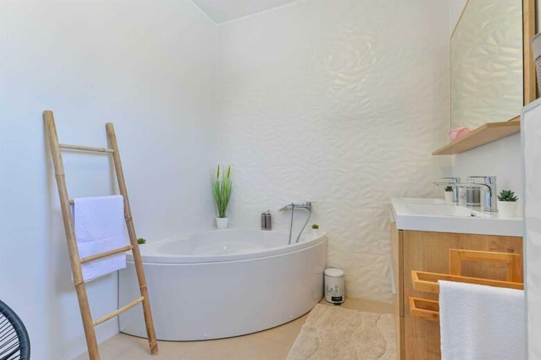 4* Villa First Hill With Heated Pool, Zaton