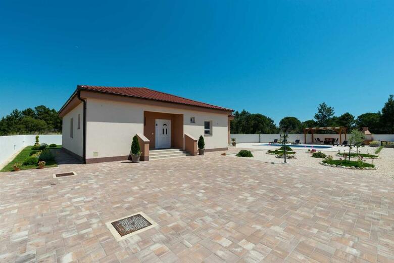 4* Villa First Hill With Heated Pool, Zaton
