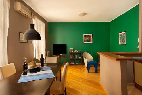 Elegant Art City Apartment