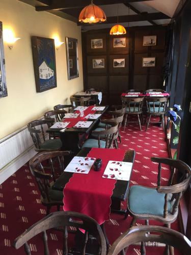 Hostal The Crown Lodge & Restaurant