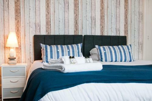Bed & Breakfast Waves In