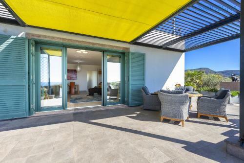 Beautiful Villa With Sea View