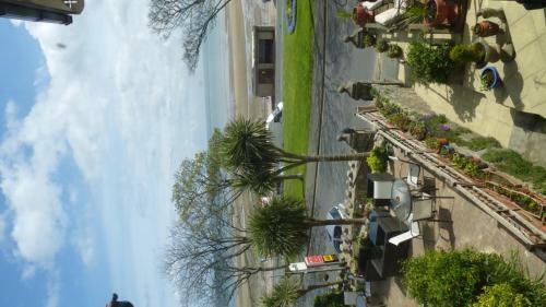 Hostal Whitehall Guest House