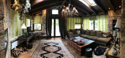 Villa In Parnassos