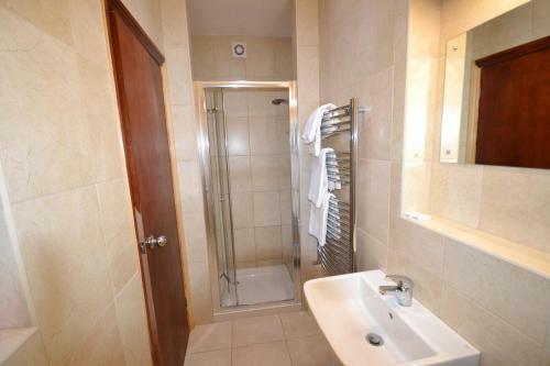 Hostal Airport Guest House