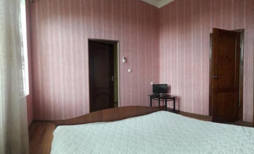 Hostal Guest House On Ardzinba 215