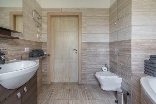 Premium 2-story Penthouse Apartment + Terrace