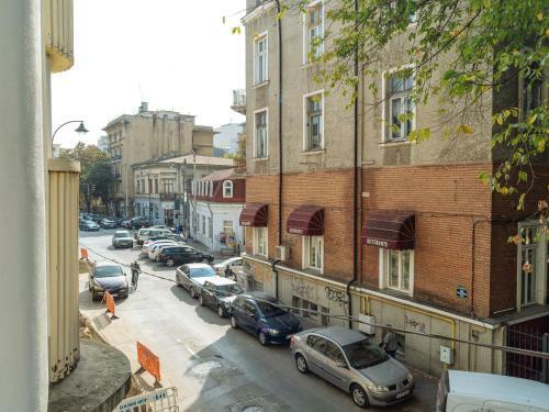 Spacious & Quiet - City Center - 2br Apartment