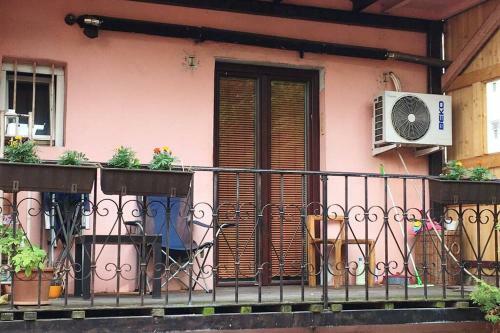 Urban View Apartment With Free Parking