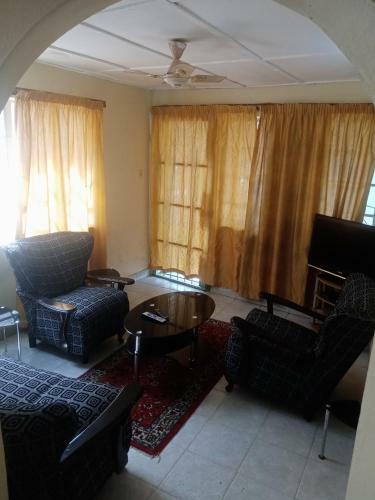 Tee's Apartment