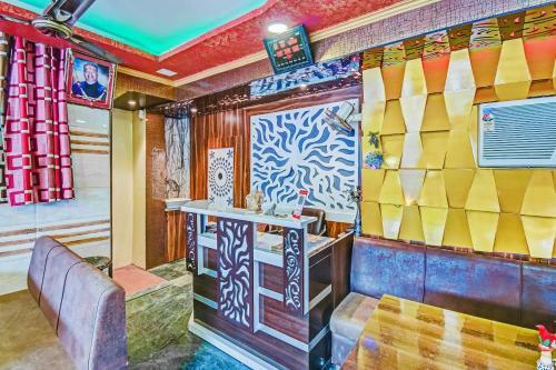 Spot On 62077 Hotel Ratnakar Plaza