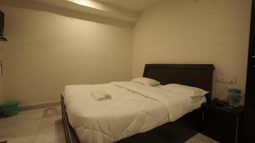 S S Hotel And Restaurant By Wb Economy