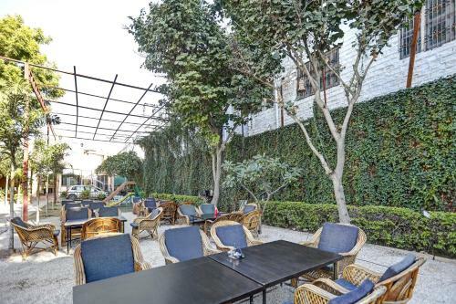 Townhouse Oak Hotel Ardency Blue