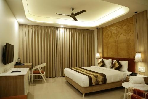 Hotel Ratangarh Palace