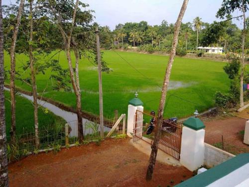 Kuttickattil Gardens With Kitchen