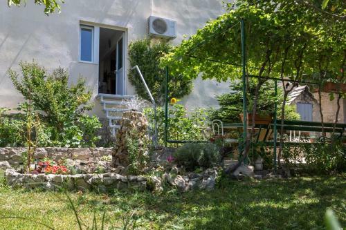 Apartments With A Parking Space Makarska - 17072