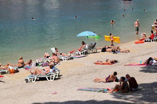 Apartments With A Parking Space Makarska - 17072
