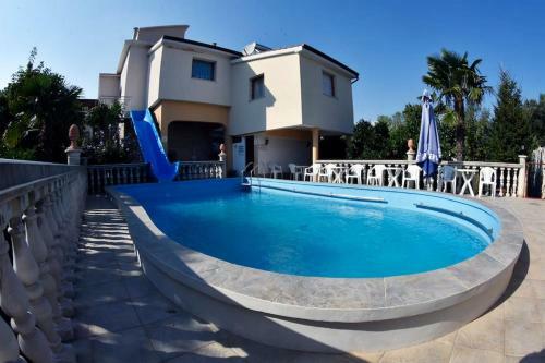 Apartment Uvo 1 With Shared Pool