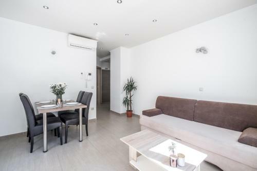 Modern Apartments, Close To The Beach