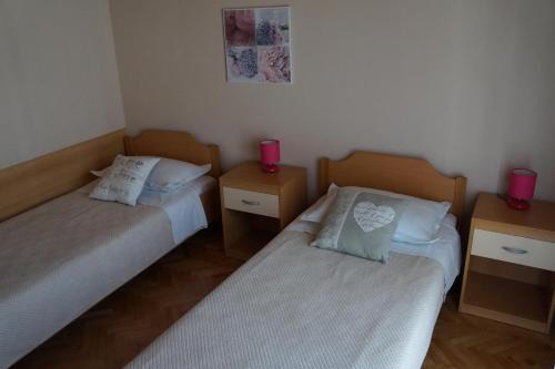 Apartments With A Parking Space Makarska - 17224