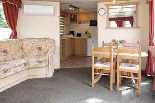 Mobile Home In Kolczewo At A Lake