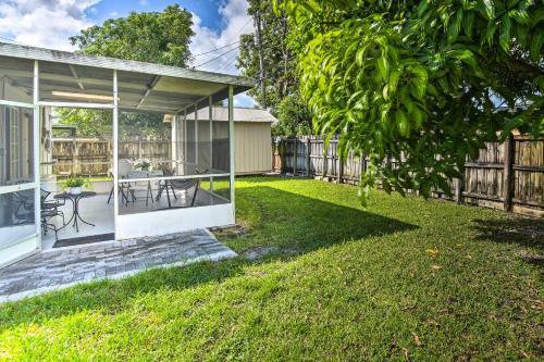 Sun-soaked Miramar Getaway With Screened Porch!