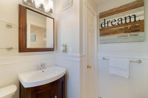 Tropical Nola Studio Vacation Rental