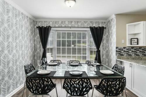 5 Mins From Airport Family Friendly Home
