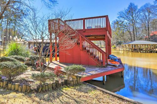 Lakefront Cottage With Boat Slip And Sun Deck!