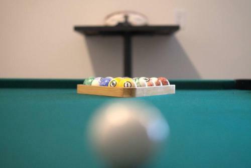 Luxury & Spacious Getaway W/king Bed & Pool Table
